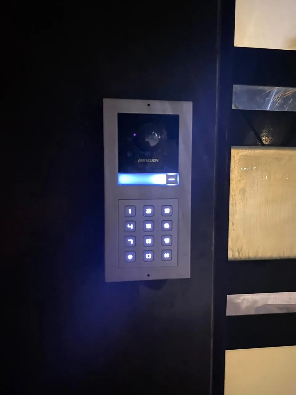 إنتركم بالفيديو — تحكم بالدخول واتصال داخلي